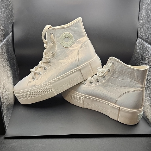Bershka Pearlescent High-Top Platform Sneakers Women's size 41 (9.5) US - Picture 3 of 5